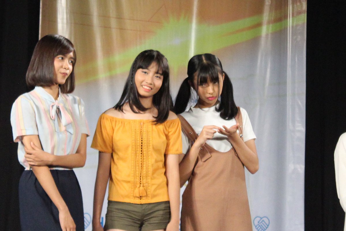 joymonsuta's tweet photo. (ternyata) ada sedikit dokumentasi pertama bertemu sebagian generasi 7

happy anniv ya, kalian! @H_EliJKT48 @A_MutheJKT48 @A_ChristyJKT48 @C_JessiJKT48 @F_OllaJKT48 @Freya_JKT48 

#TheConstellationOfVII
#EightYearsOfLight
#8thYearsLuckySeven https://t.co/zKCWpBazsT