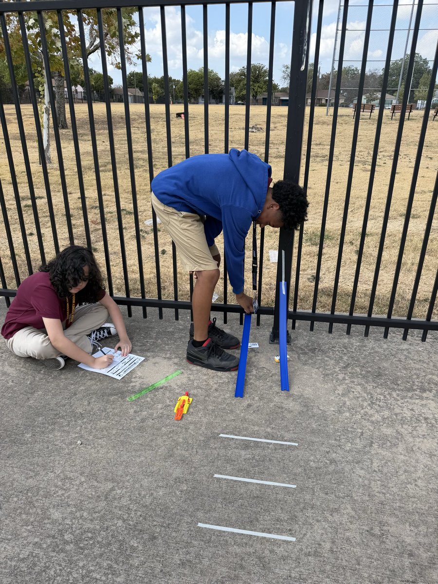 BStoreyMS's tweet photo. Our 7th grade Eagle “Scientists” engaging in a Speed, Distance, and Time Lab in Ms. Tyler’s class.
#BuildingaStoreyofExcellence🦅 https://t.co/GKGg8I8MK6