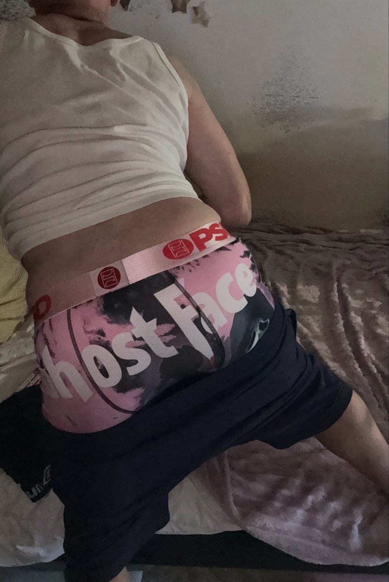 NubisMoonX's tweet photo. ✅ salut les gars ! Petite pause essayage et détente après réception colis ❗️Halloween oblige j’étais obligé de me taper GhostFace  👻 🎃 Tate et kiff solo 💦💦💦 #bubleboyx #sagger #sagging #theblowers #jerkoff #cumdump #fuck
#psd https://t.co/jWrSVex3DL