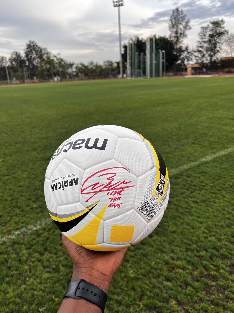 thederby_rw's tweet photo. We’re playing the one and only Patrice Evra’s signed ball on the 25th 🔥🔥

I LOVE THIS GAMEEEEEE!!!!!!!

#amahoroderby #amahorostadiumisopen https://t.co/slNhRdwTH8