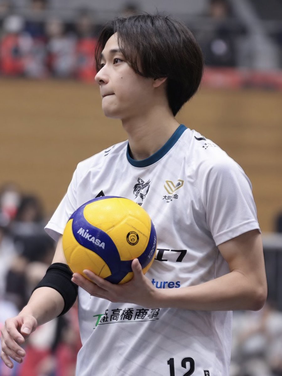 boyslovehub's tweet photo. 🏳️‍🌈 Reon Arao, another Japanese volleyball player, comes out as LGBTQ+ and says he was inspired by Rui Takahashi’s courage.

“I’m one of the people who found courage because of someone else. That’s why I hope my actions can also help someone.” https://t.co/f9Myj5SI5K