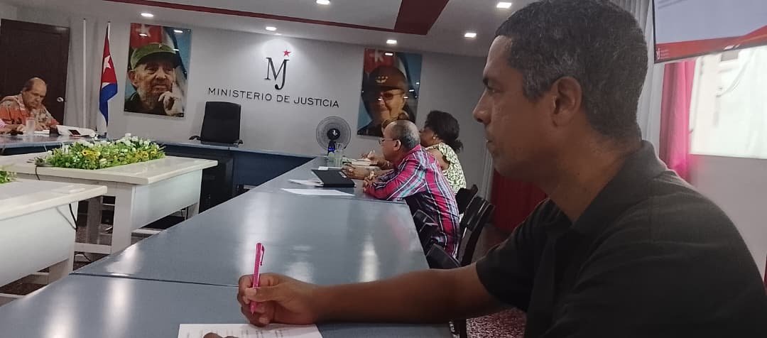 Minjus_Cuba's tweet photo. 🌿🇨🇺 #Hoy el Comité de Prevención, del @Minjus_Cuba abordó, el acompañamiento y control en teletrabajo/trabajo a distancia; supervisión en el Sistema; firma digital; y comunicación institucional en direcciones provinciales de Justicia, entre otros temas.

 #MinjusConTodos https://t.co/vzhXEXAyOG