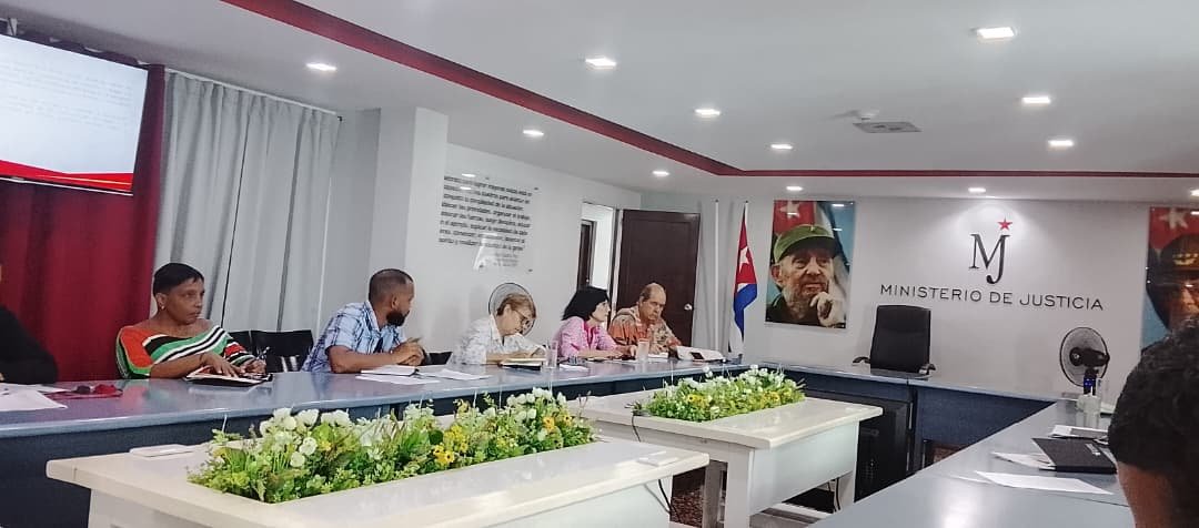 Minjus_Cuba's tweet photo. 🌿🇨🇺 #Hoy el Comité de Prevención, del @Minjus_Cuba abordó, el acompañamiento y control en teletrabajo/trabajo a distancia; supervisión en el Sistema; firma digital; y comunicación institucional en direcciones provinciales de Justicia, entre otros temas.

 #MinjusConTodos https://t.co/vzhXEXAyOG