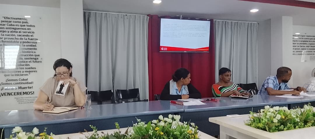 Minjus_Cuba's tweet photo. 🌿🇨🇺 #Hoy el Comité de Prevención, del @Minjus_Cuba abordó, el acompañamiento y control en teletrabajo/trabajo a distancia; supervisión en el Sistema; firma digital; y comunicación institucional en direcciones provinciales de Justicia, entre otros temas.

 #MinjusConTodos https://t.co/vzhXEXAyOG