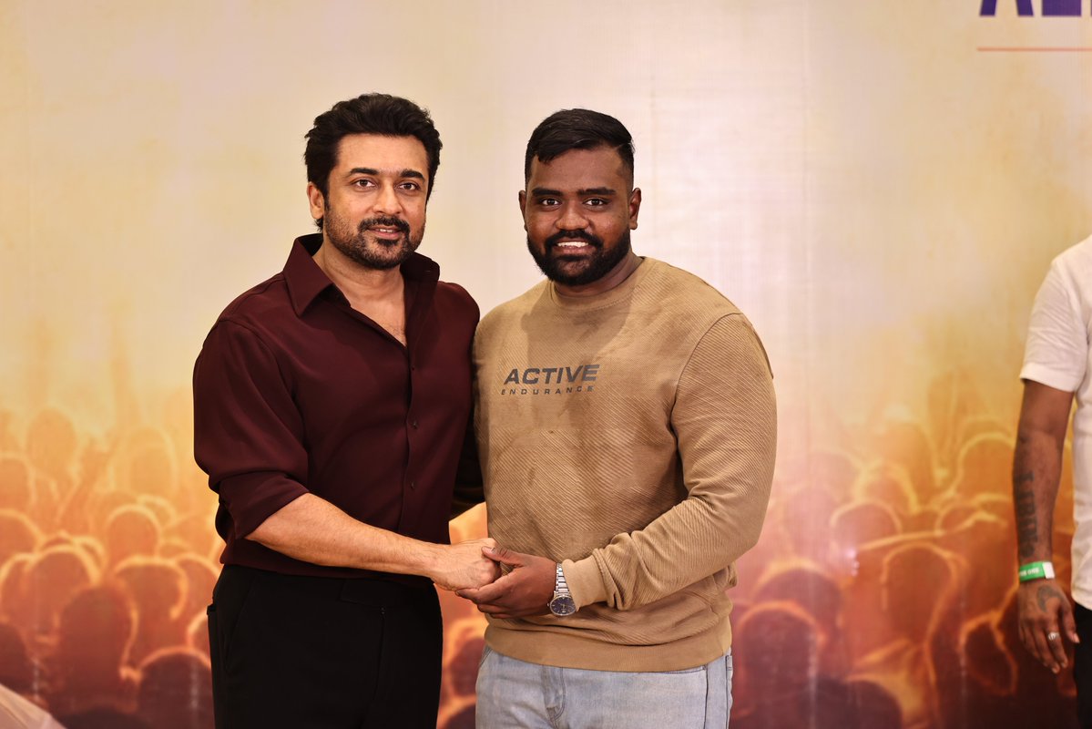 m_haraan1's tweet photo. Finally the moment, an anbaana fan with THEONE @Suriya_offl 🥹❤️.!One of the best ever moment in my lifetime.!🫂😭❤️!

#Scene #Suriya #TheONE https://t.co/0Frk0zvbQb