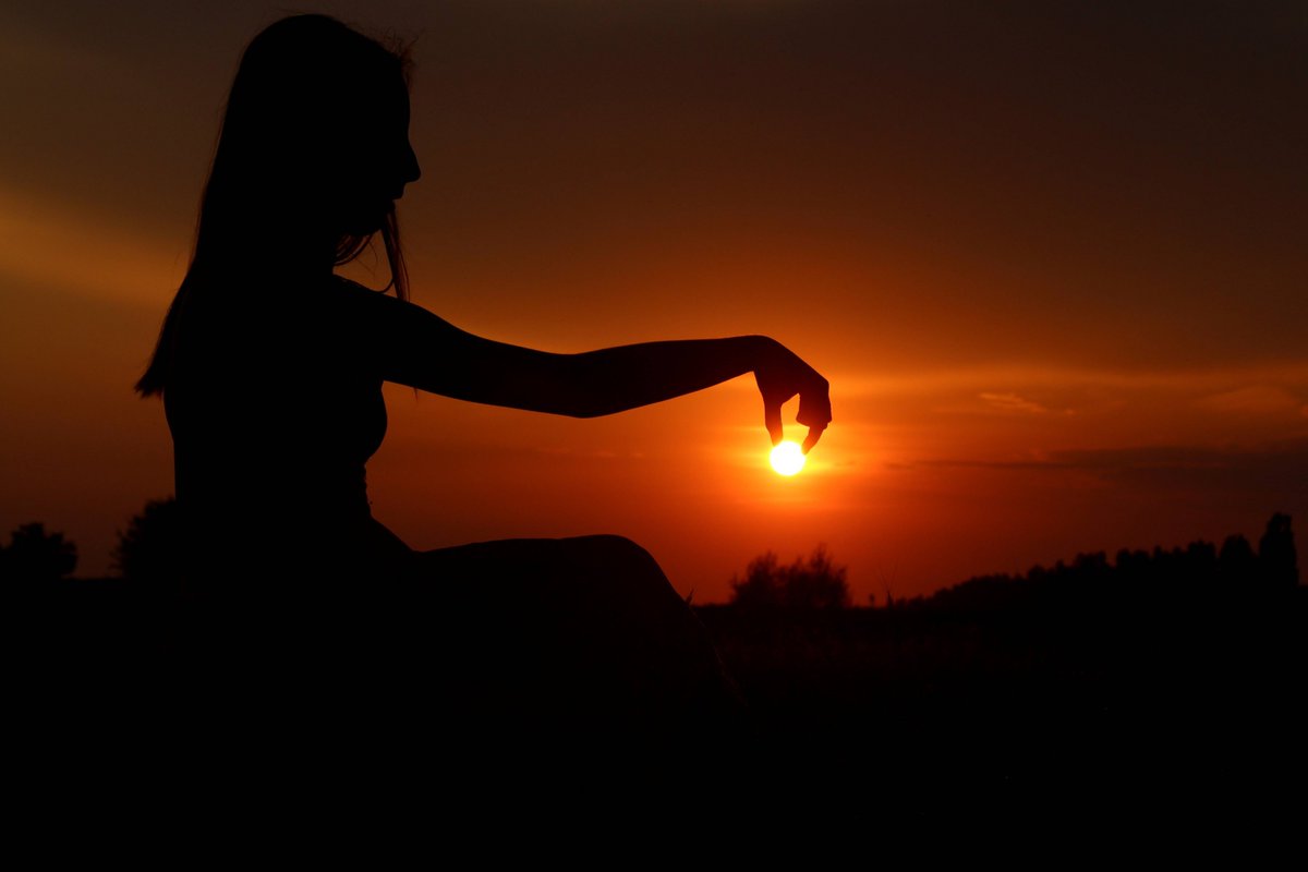 brix7r4471's tweet photo. [Meng Hui once said, life is like a solar eclipse—moments of darkness make the light later feel sweeter]， https://t.co/amQfueiELZ