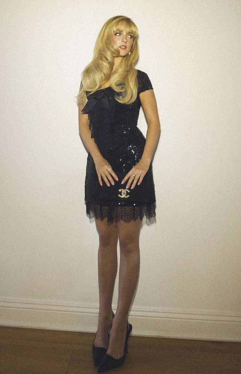 EmmaLuvr8's tweet photo. How does she keep getting hotter 😵‍💫😵‍💫😵‍💫 https://t.co/eXGHFTpdoK