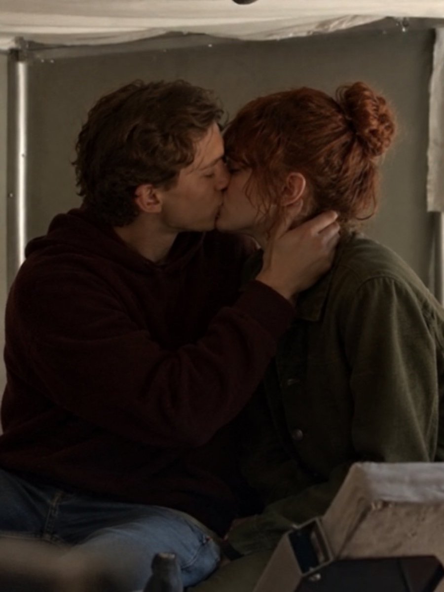 CaringtonPapers's tweet photo. New behind-the-scenes footage confirms that an intimate scene between Tom Holland and Sadie Sink was filmed but ultimately deleted from the final cut of 'SPIDER-MAN: BRAND NEW DAY'. https://t.co/FQYgxaIRii