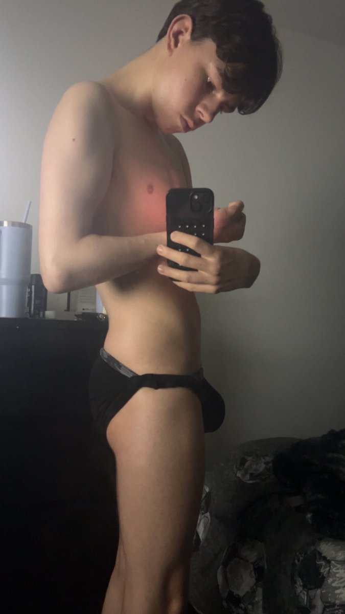 leorichhh4's tweet photo. If u wanna see the pic without underwear then DM me or go to my bio 😈🔥🍆🍑 https://t.co/in8C4xRgH4