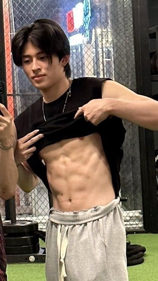 Rosey180605's tweet photo. His abs have a separate fanbase 💗 https://t.co/uHo6l6F8DJ