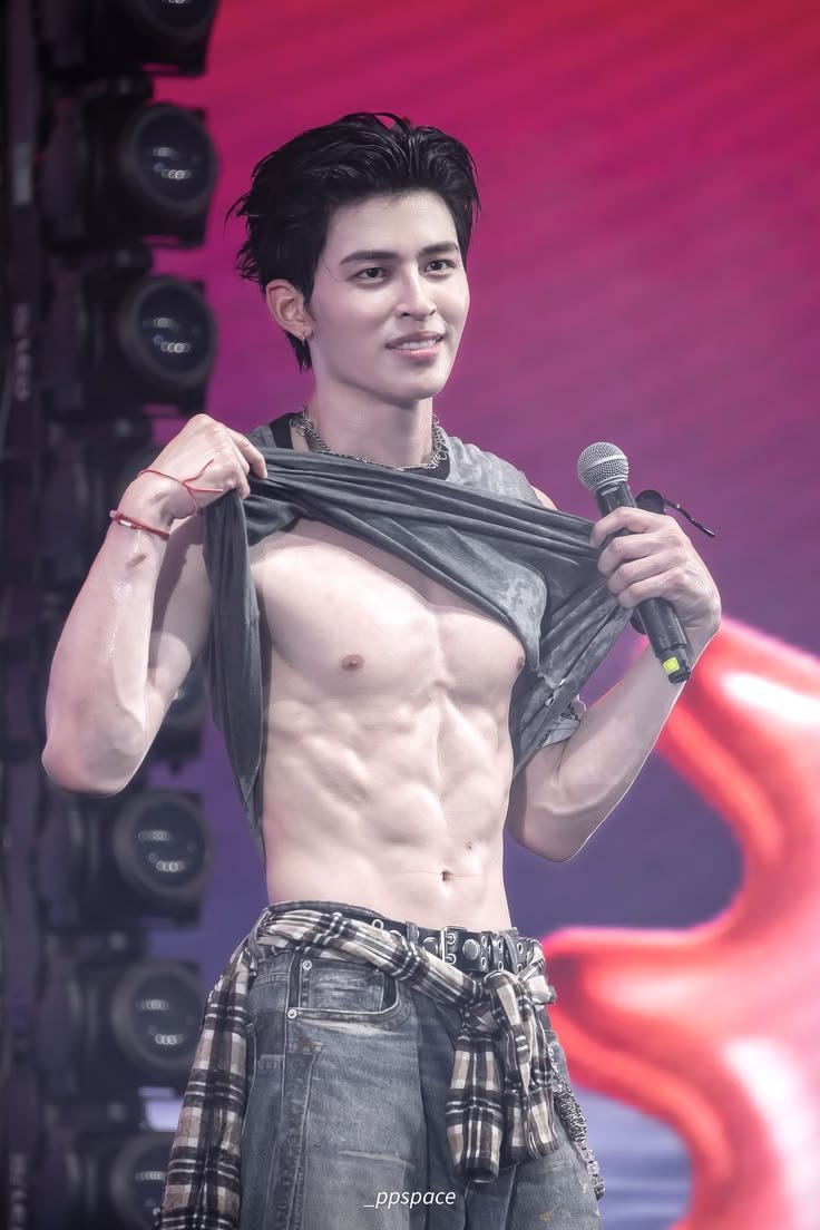 Rosey180605's tweet photo. His abs have a separate fanbase 💗 https://t.co/uHo6l6F8DJ