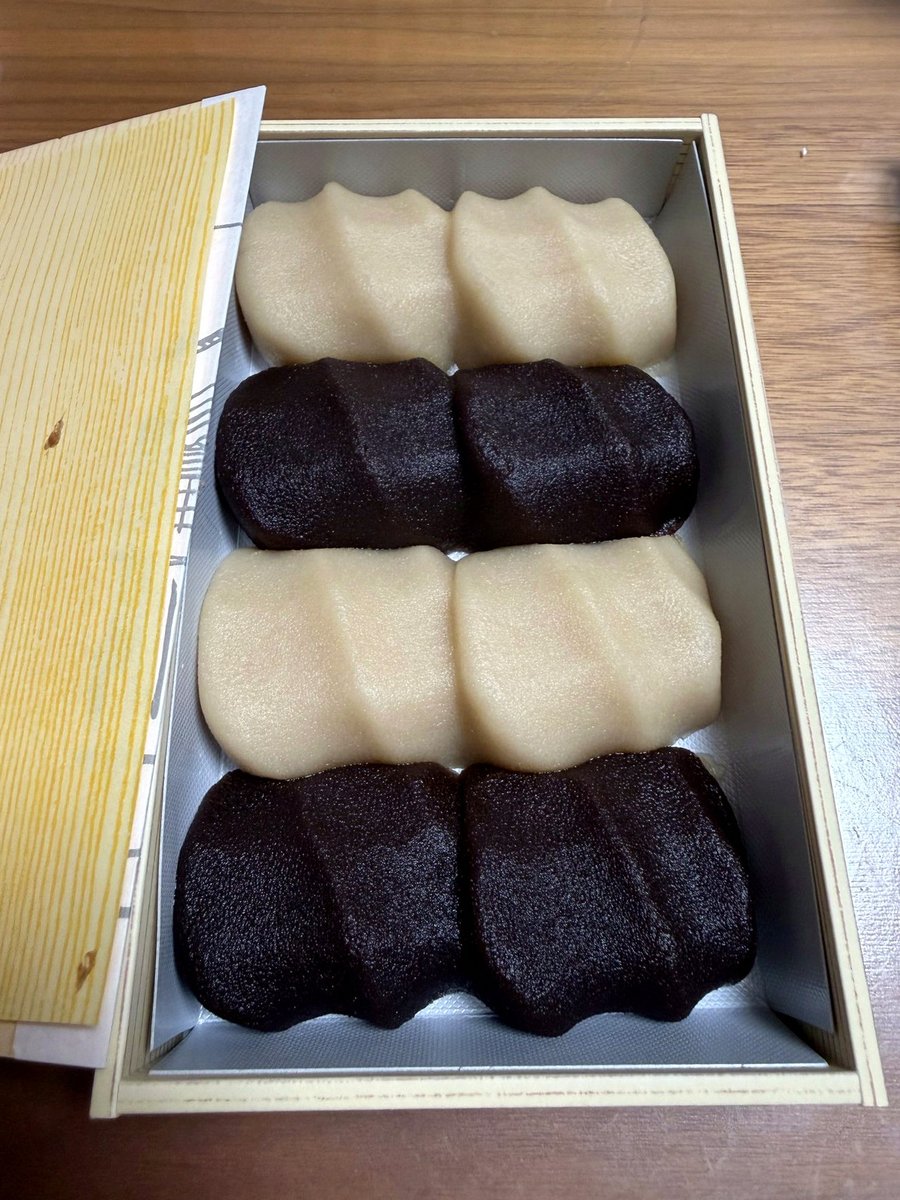 TawasolSA's tweet photo. 一緒に回転寿司のCM観ていたw https://t.co/bC8xNAzJTu