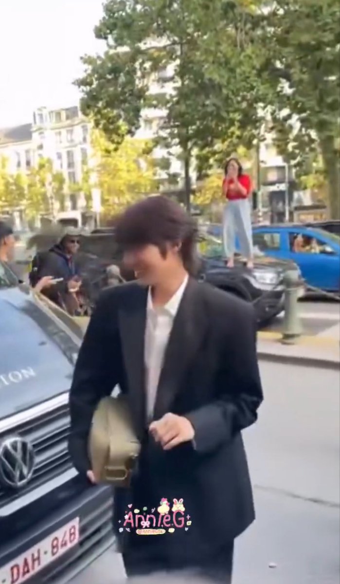 tdthunderz's tweet photo. พี่เสื้อแดงข้างหลังคือ56655555556555555555555555555555555555555555555555555555 https://t.co/ENykPQONXV