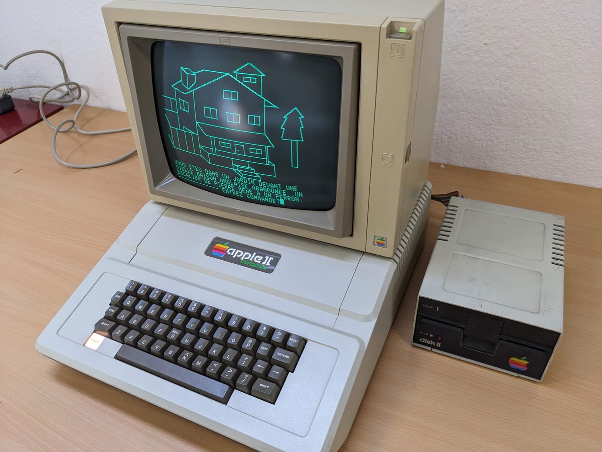 ComputerMuseumB's tweet photo. @exQUIZitely Frequently running in our interactive space in French translation 😎 #retrogaming https://t.co/HlKoWOHeHx