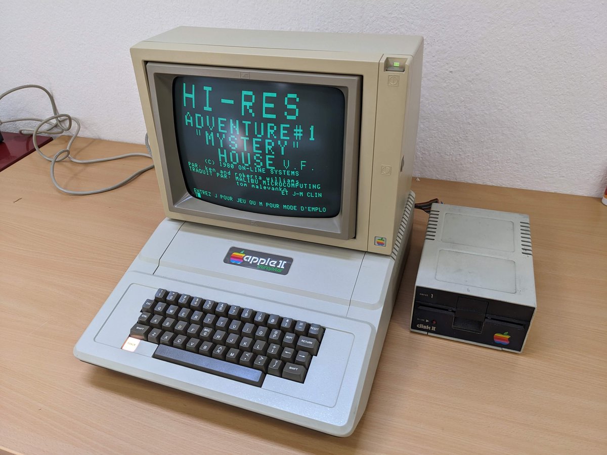 ComputerMuseumB's tweet photo. @exQUIZitely Frequently running in our interactive space in French translation 😎 #retrogaming https://t.co/HlKoWOHeHx