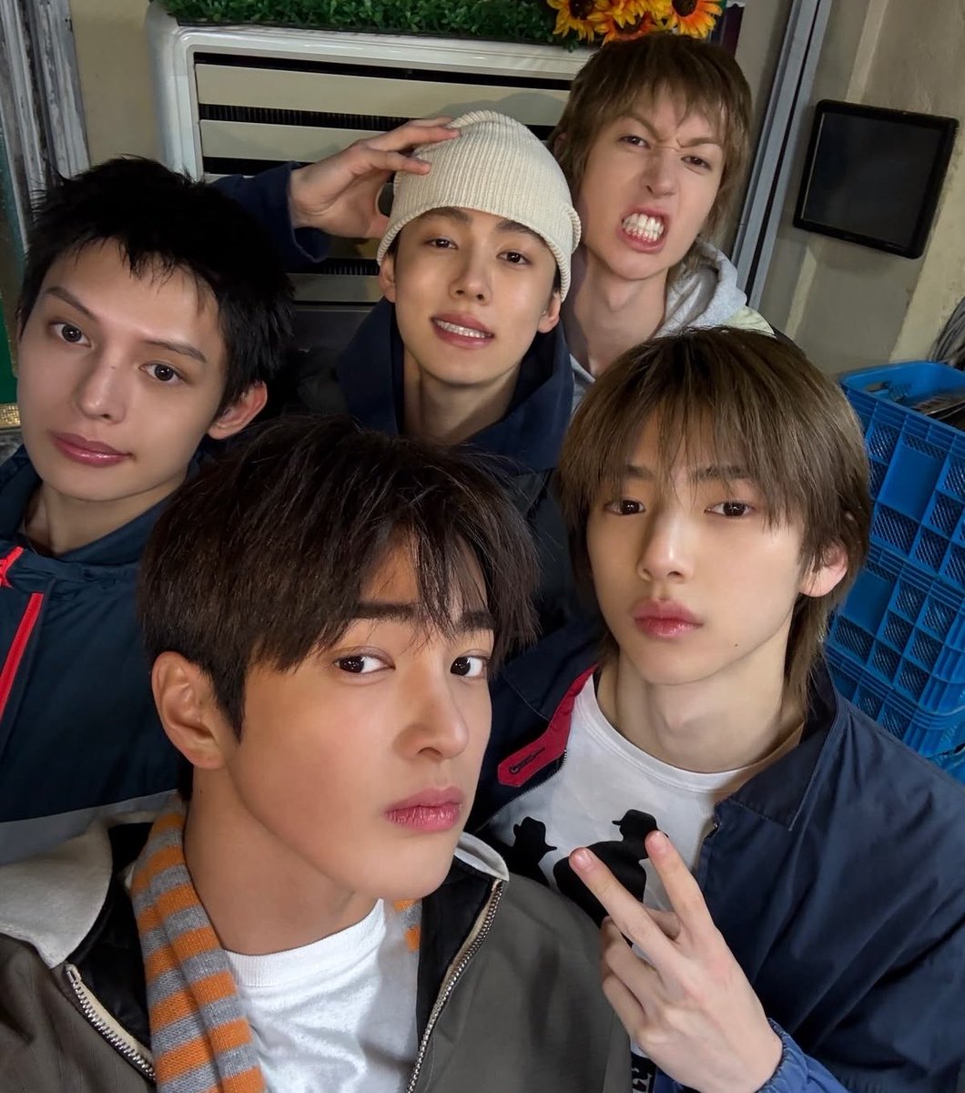 cortisrecords's tweet photo. cortis as #cortis members - a thread 🪡 https://t.co/sBbSHMpFsN