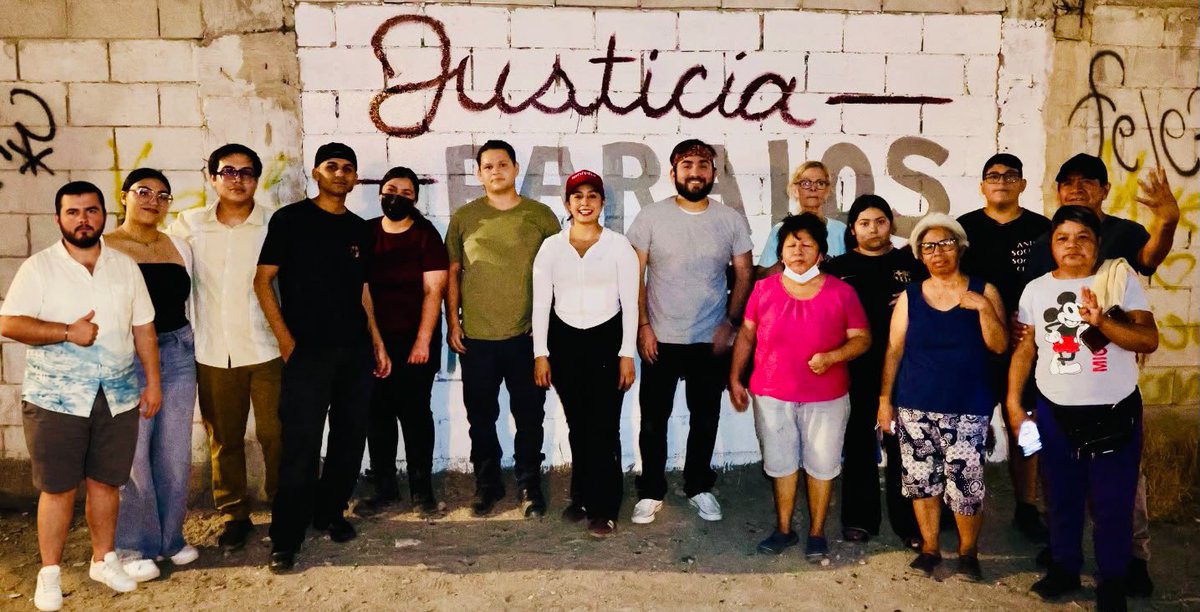 a_vargas_ocon's tweet photo. 💭 En memoria por los 43 estudiantes-asesinados de la Escuela Normal Rural de Ayotzinapa. Estas personas sufrieron represión, por parte del gobierno de aquel sexenio y en complicidad con personalidades de incidencia delictiva.

#Iguala #Guerrero #Ayotzinapa #43Estudiantes https://t.co/mQd30r85ew