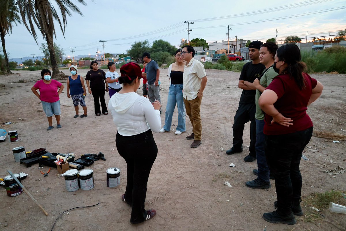 a_vargas_ocon's tweet photo. 💭 En memoria por los 43 estudiantes-asesinados de la Escuela Normal Rural de Ayotzinapa. Estas personas sufrieron represión, por parte del gobierno de aquel sexenio y en complicidad con personalidades de incidencia delictiva.

#Iguala #Guerrero #Ayotzinapa #43Estudiantes https://t.co/mQd30r85ew