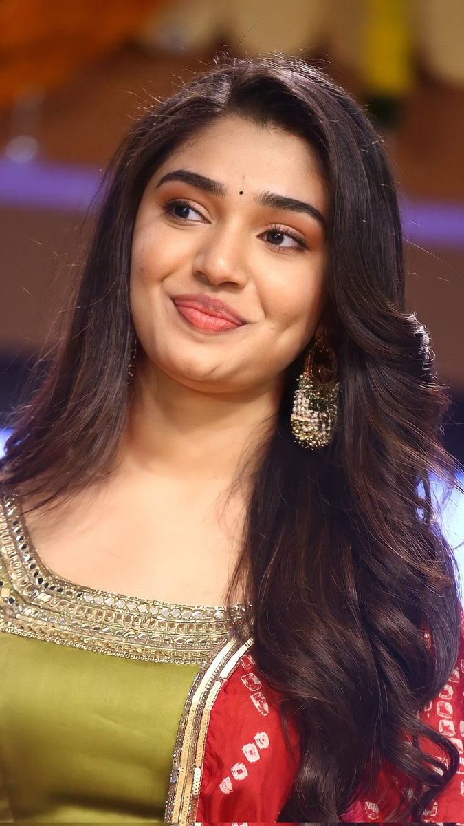 Darshinipyou's tweet photo. After Bannana Eat kirthi shetty🥵🌷 https://t.co/TMslyKqaTG