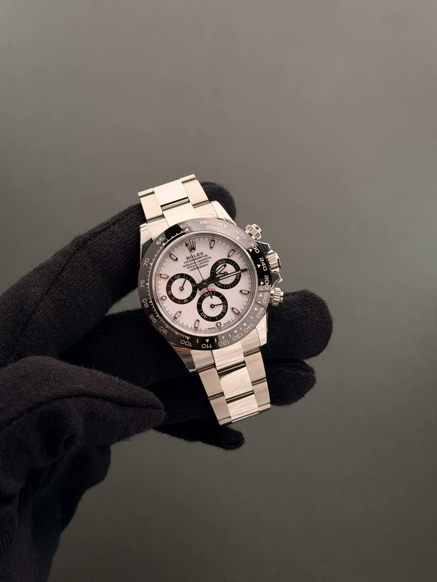 AuctionTP's tweet photo. LISTING CLOSES IN 2 HOURS FOR THE ROLEX DAYTONA PANDA 

Ref. 116500LN Panda. 2023 dated. Full set.

Closes in 2 hours. 3 PM EST.

Current Highest Bid at $22,150.

The market for a 2023 full set is $32,000 to $35,000. 

No reserve. Highest bid wins. Sellers keep 100.

Good Luck. 

https://t.co/ABQ7Y2OQeD