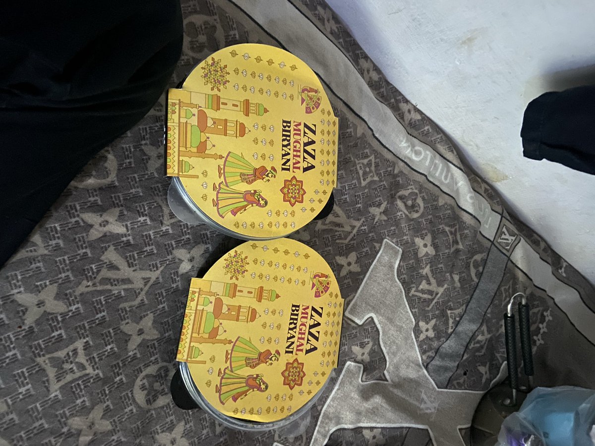 Arun_guptaaa's tweet photo. @SwiggyCares @Swiggy @jagograhakjago fraud By toing order Feom 1881 Dum buryani but they send Zaza biryani https://t.co/uQY6e95nZg