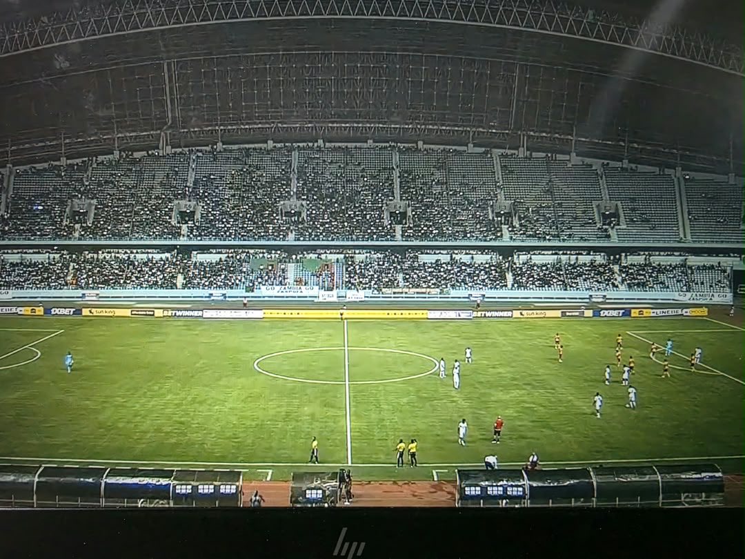 diamondtvzambia's tweet photo. JUST IN:

The 2027 AFCON qualifier between Zambia and Togo being played at Levy Mwanawasa Stadium has been temporarily stopped following a power failure at the stadium.

#NewsOnTheGo https://t.co/ugE7QNE1O0