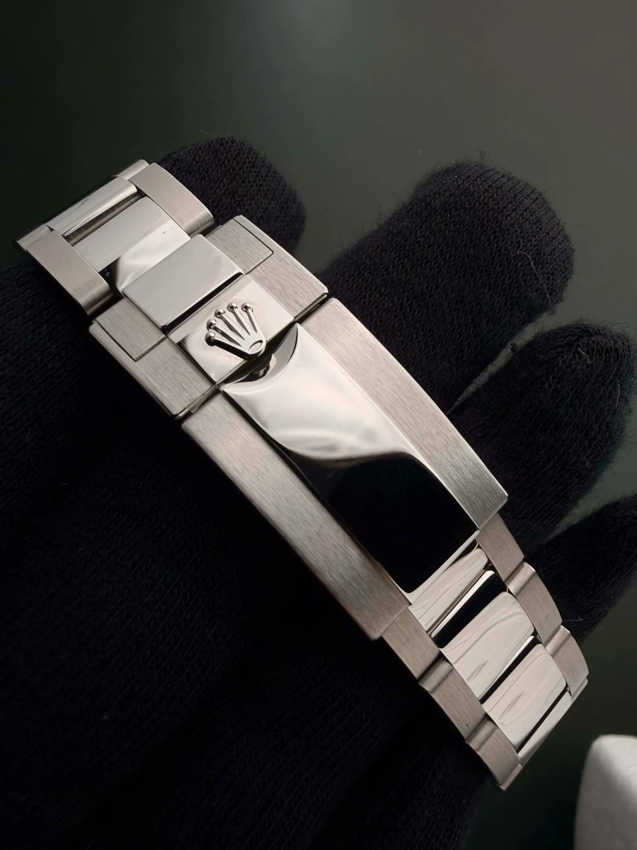 AuctionTP's tweet photo. LISTING CLOSES IN 2 HOURS FOR THE ROLEX DAYTONA PANDA 

Ref. 116500LN Panda. 2023 dated. Full set.

Closes in 2 hours. 3 PM EST.

Current Highest Bid at $22,150.

The market for a 2023 full set is $32,000 to $35,000. 

No reserve. Highest bid wins. Sellers keep 100.

Good Luck. 

https://t.co/ABQ7Y2OQeD