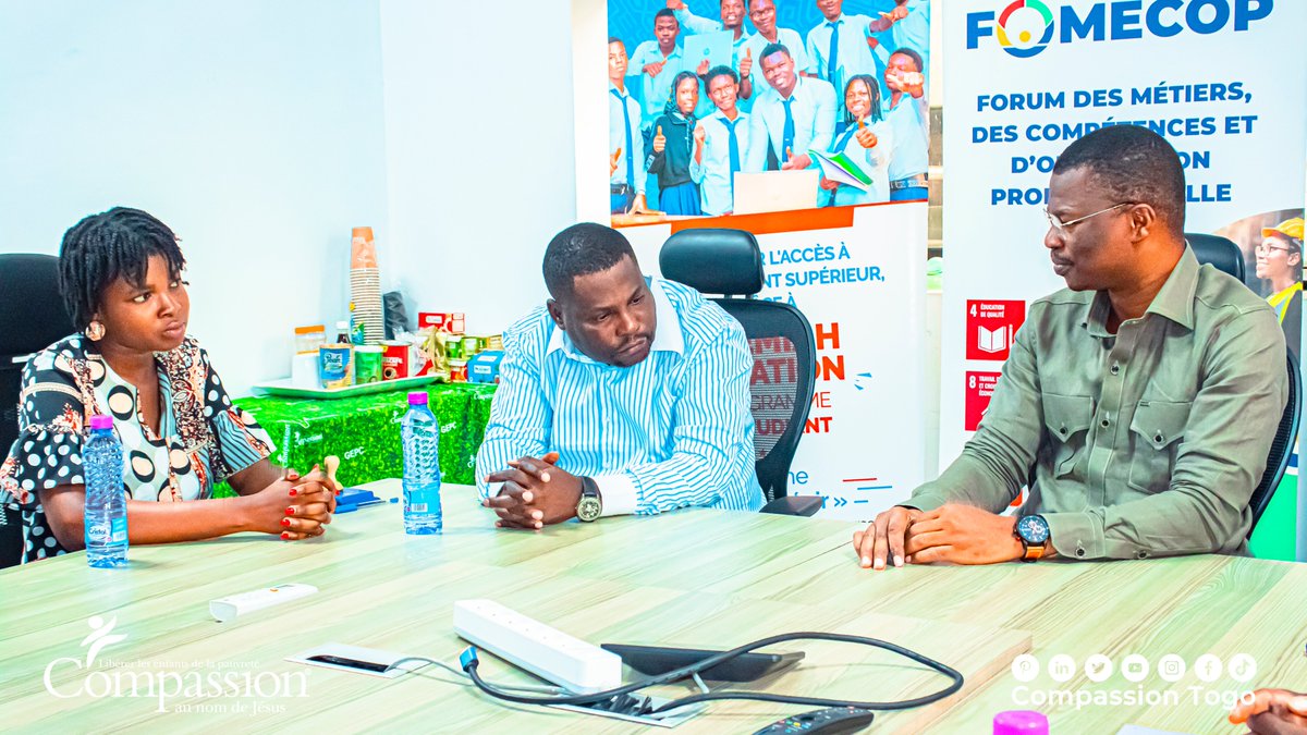 CompassionTg's tweet photo. Cette convention offre une réduction conséquente sur les frais de formation à tous jeunes du programme.  L'ESSIG est le 28è partenaire de Compassion sur le volet de la formation supérieure.  

#nehemiaheducation 
#CDEJ 
#Compassiontogo https://t.co/XZ7MmbFw3h