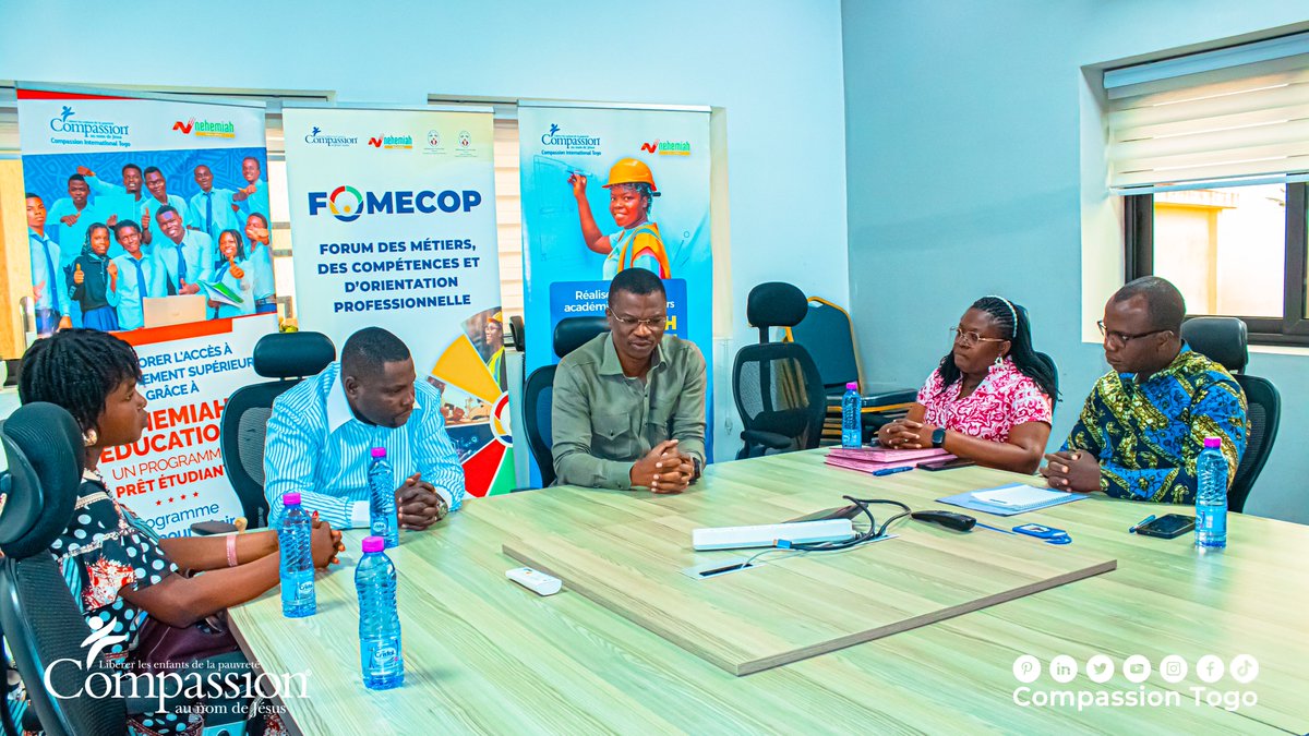 CompassionTg's tweet photo. Cette convention offre une réduction conséquente sur les frais de formation à tous jeunes du programme.  L'ESSIG est le 28è partenaire de Compassion sur le volet de la formation supérieure.  

#nehemiaheducation 
#CDEJ 
#Compassiontogo https://t.co/XZ7MmbFw3h
