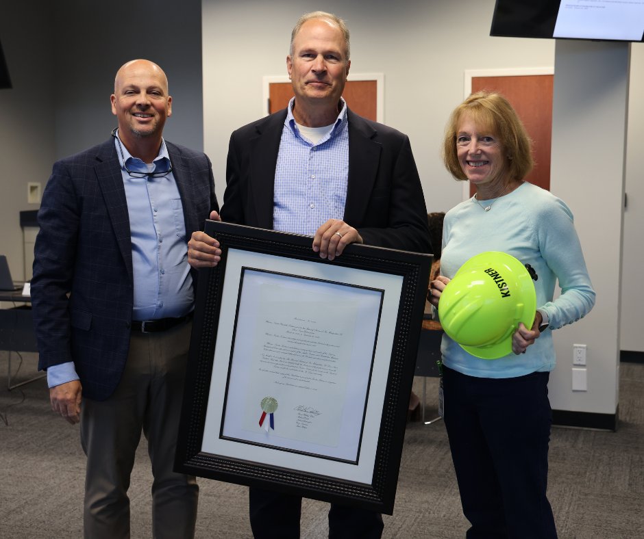 MSDProjectClear's tweet photo. This morning, Trustee Elizabeth Kistner was presented with a resolution and an honorary hard hat in recognition of her service on the MSD Board of Trustees. We thank her and wish her all the best in retirement! https://t.co/f1wJrHcjKv
