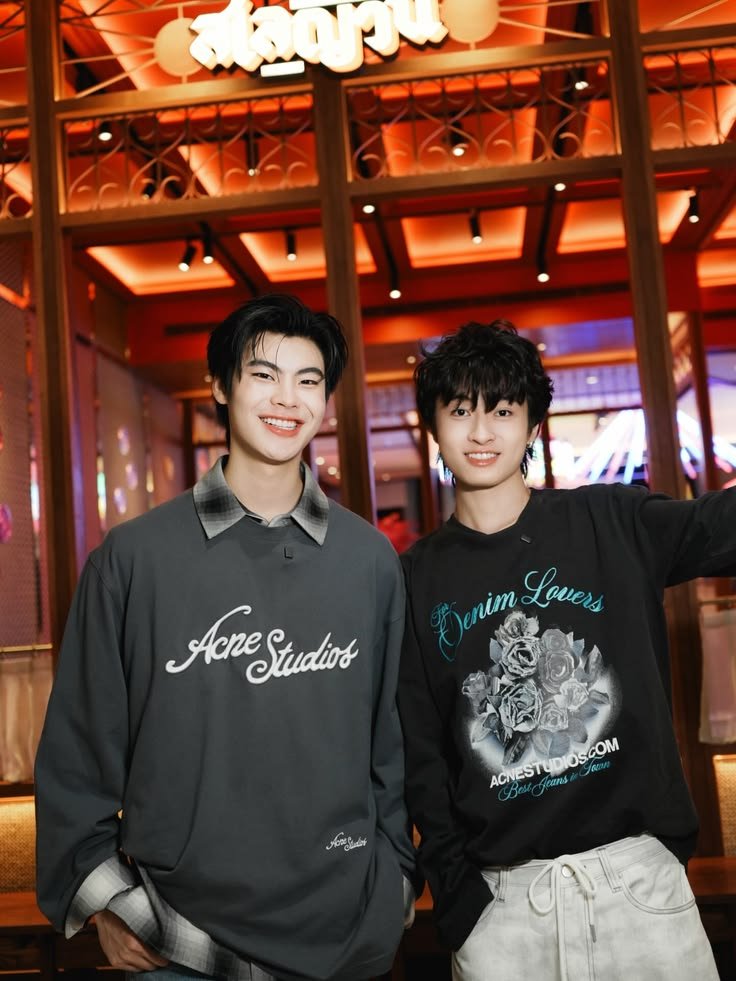 imnotpeino's tweet photo. ก่อนอื่นน้องในคลิปคือน้องธีร์ #tthi_eks ธีรติ เอกเสถียร อายุ 21 ปีจากค่าย dumonditv เด็กทันตะมหิดลนะคนนี้ ไม่ธรรมดา บ๊อง ๆ หน่อยแต่หล่อมากนะคะ y y เป็นคนมีอารมณ์ศิลป์มาก ๆ ชอบงาน art ชอบดนตรี เป็นคนติสหน่อย ๆ โคตรจะ whal & dolph น้องชอบเล่น mv มากจ้างได้นะครัฟ

ต่อไปขออนุญาตขายเป็นคู่นะคะ นี่เลยค้าบ #theewave เคมีbs๋oว ๆ bี๋ ๆ จากค่าย dumonditv บอกเลยว่าเข้ากับทุกเพลงของพี่ whal & dolph เลยคร้าบจะใจเดียว ดีใจหรือเปล่า หรือ สิ่งที่สวยงามน้อง ๆ ก็เอาอยู่หมดนะคะ engagement นี่ไม่ต้องห่วงสตรีมให้ตลอด 24 ชม.ค่ะ 🙆🏻‍♀️♥️