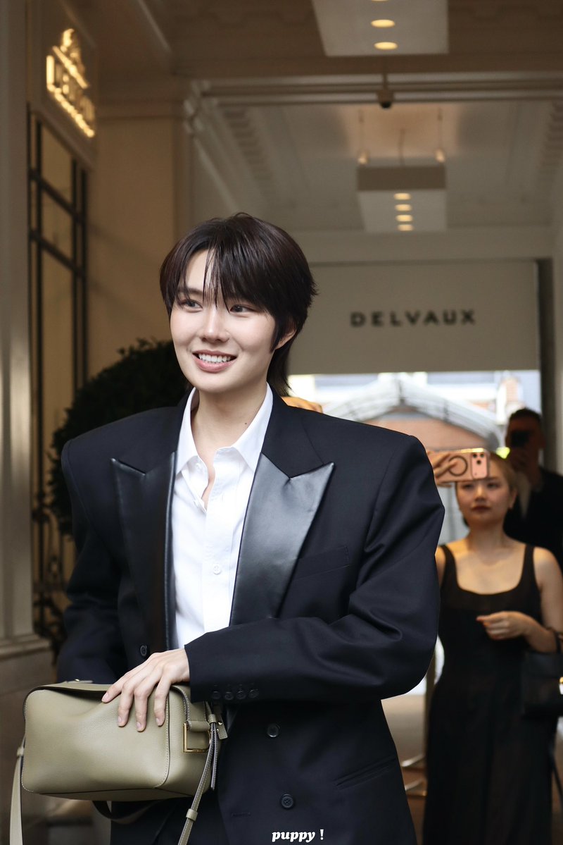 puppyknp260421's tweet photo. A DELVAUX MOMENT WITH NAMPING
#NampingxDelvaux
#Delvaux
#nampingster https://t.co/8n59eK6j6n
