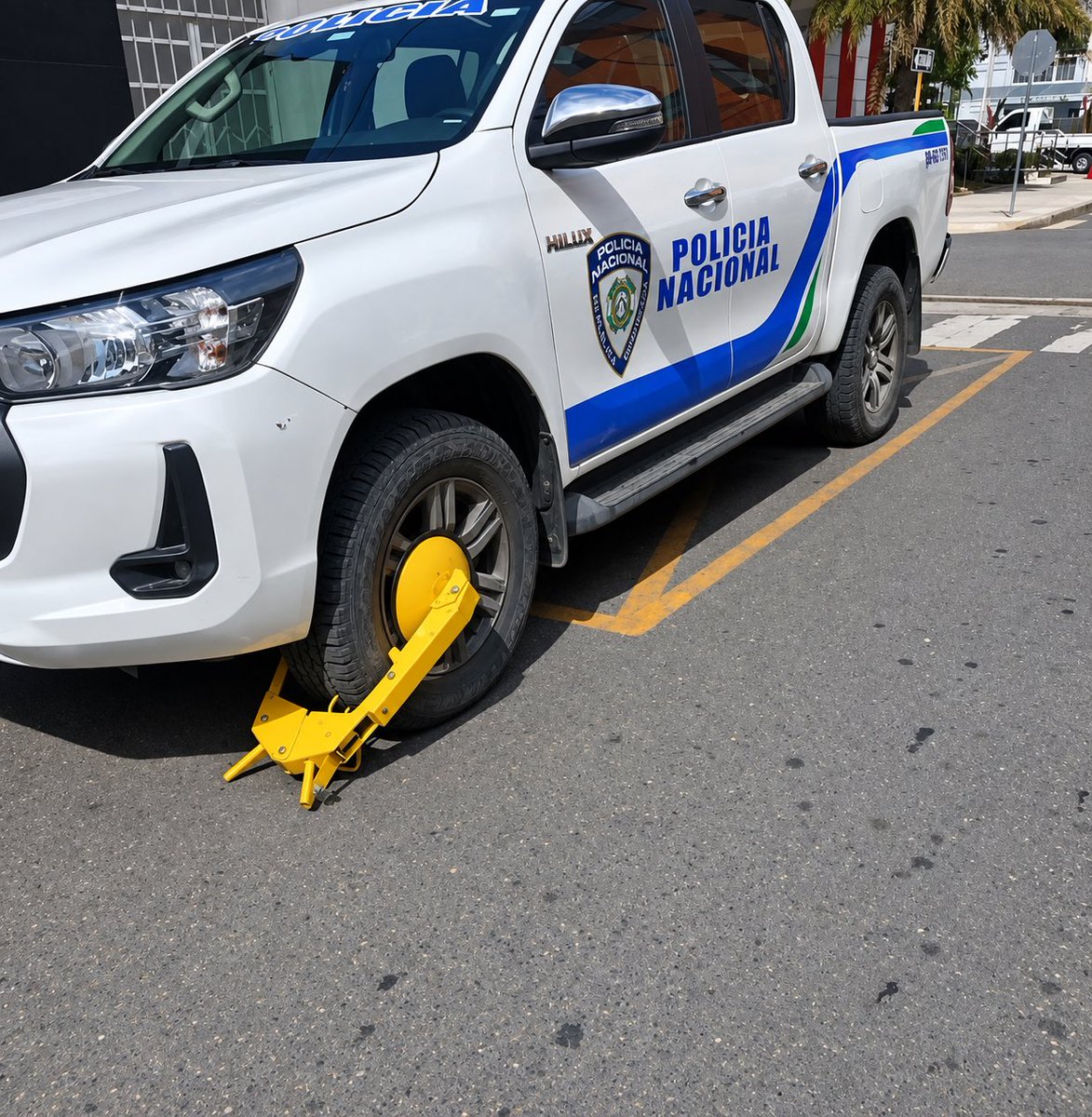 pileromemes's tweet photo. La banda de los 1,600 metiéndole cabra a la Policía: https://t.co/nIIoF5h3OH