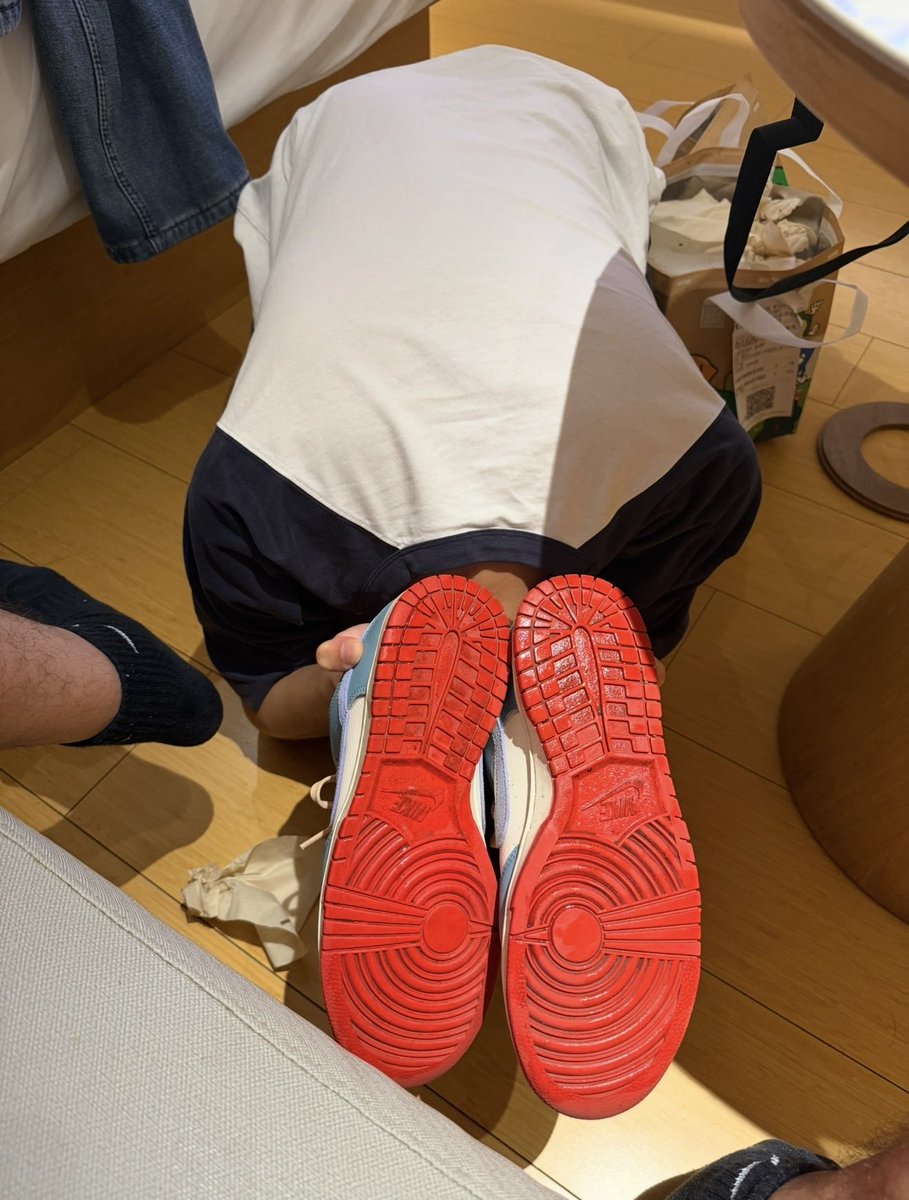 Ss360303's tweet photo. 老子的脚垫、厕纸篓、鞋刷，哈哈哈真傻逼 #物化 #生活化 #鞋刷 #厕纸 #脚垫 #恶堕 https://t.co/N3Pffre9Ij