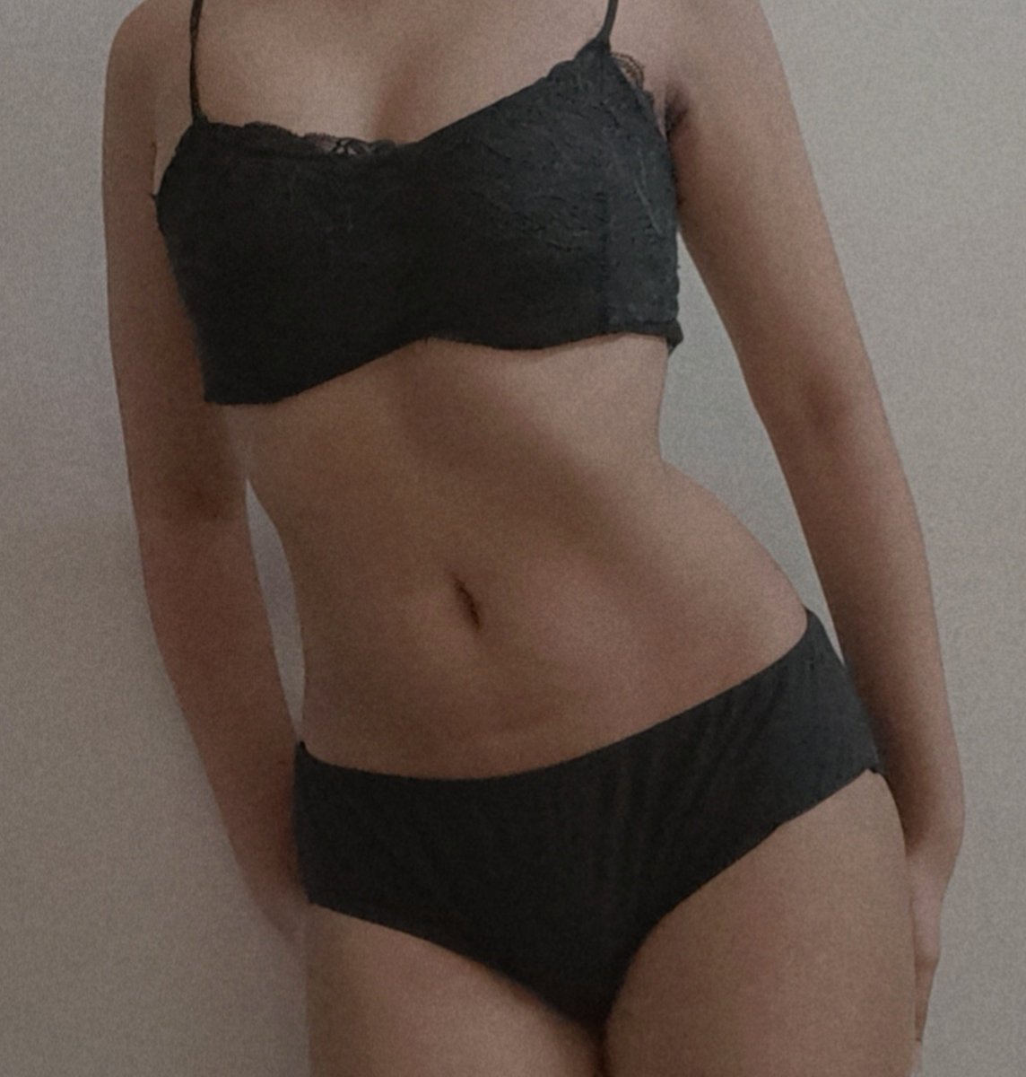 Sarah_tales30's tweet photo. Pinned intro :

❀ sarah, 20, she/her, 5'0 ꒰ᐢ. .ᐢ꒱

❀ Yapper

❀ Fashion, art, baking, nature, music, dark romance, bikers

❀ Kinky ✦ freaky ✦ delusional

❀ Looking for friends ❤︎

Semi nsfw MDNI
♡/↻ to be moots 
#promotwt #moothunt #nsfwtwt https://t.co/g3rLP3jgGy