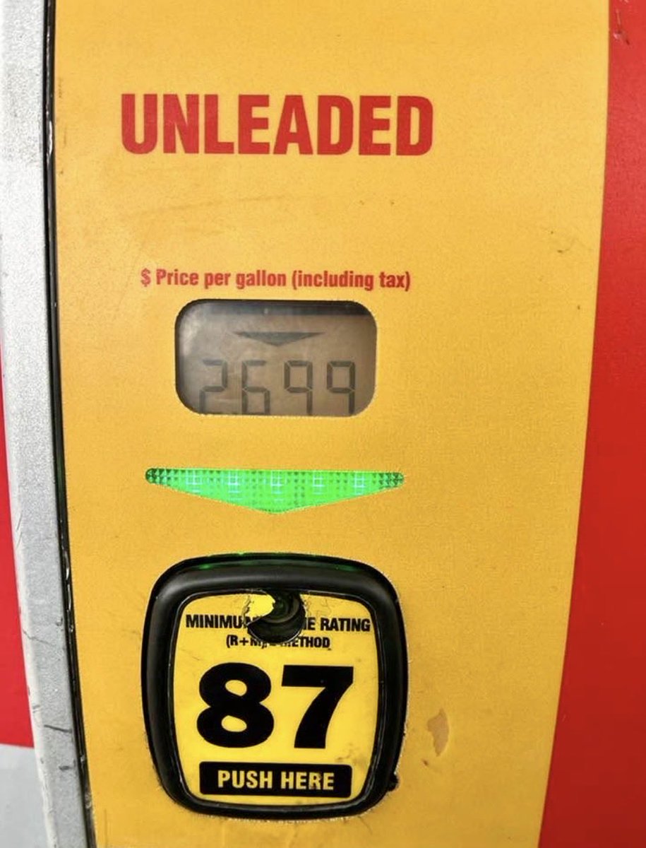 s0eo9dcs's tweet photo. @JJDJ1187 @CNN This was September 2024. It was $2.69 a gallon. I’m paying over four dollars a gallon with Trump. So you’re a lying sack of shit. https://t.co/xFYY1tDOEW