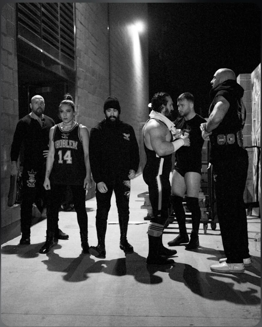 M0NEGLAM's tweet photo. death riders forever 🖤 https://t.co/t2HWtGx9LY
