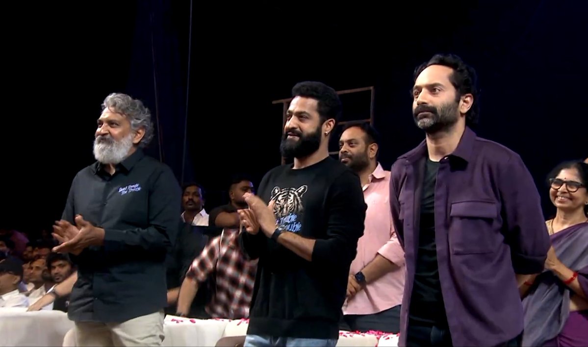 karl__butcher's tweet photo. Raghavendra rao ni invite chesinapudu ninchunadu
Keeravani ki ninchunadu
Ssr ki ninchunadu
Fafa ki ninchunadu

Epudana pakka manishi ki respect ichina bathuka ra needi sulliga @AlwaysRamCharan https://t.co/ZLWG3EHkWJ