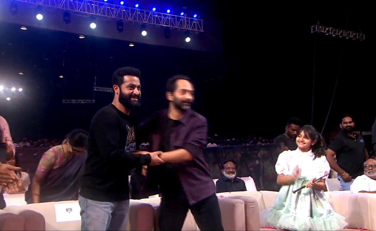 karl__butcher's tweet photo. Raghavendra rao ni invite chesinapudu ninchunadu
Keeravani ki ninchunadu
Ssr ki ninchunadu
Fafa ki ninchunadu

Epudana pakka manishi ki respect ichina bathuka ra needi sulliga @AlwaysRamCharan https://t.co/ZLWG3EHkWJ