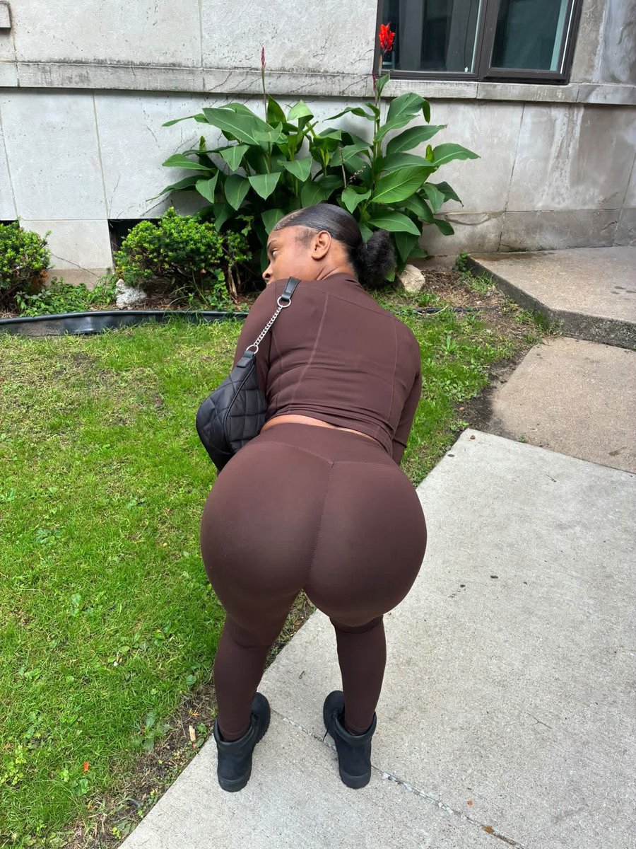 browny44's tweet photo. #fatass #thick #thot #black #bbc #candid #sexy #bendover https://t.co/qqOmpuBm0t