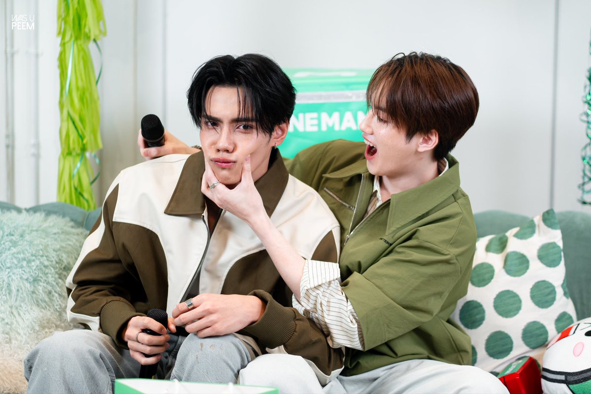 was_u_peem's tweet photo. ไปบีบเขาไว้เยอะ

BUS LIVE WITH LINE MAN 
#PEEMWASU #PHUTATCHAI
#LINEMANถูกสุดทุกวันxBUS https://t.co/Ymm1roGIcP