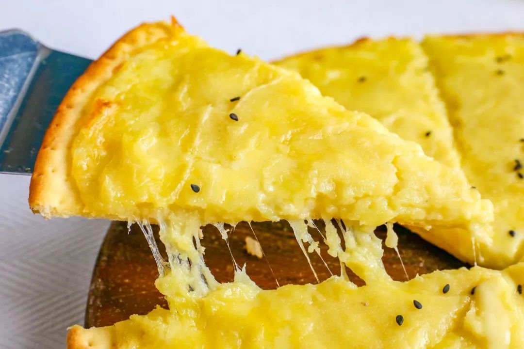 Wheatley6w's tweet photo. Descubrimos la mejor empanada de queso de la ciudad! Crujiente por fuera, cremosa por dentro, y el precio es increíble. No te pierdas este lugar si te gusta la comida rápida rica y económica. https://t.co/lGsrr5jlK5
