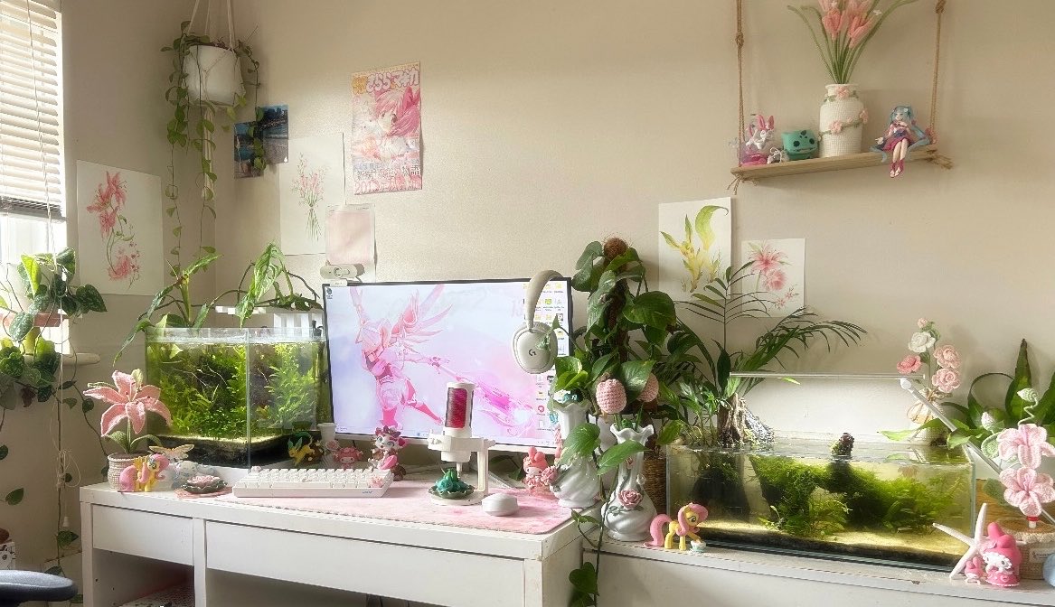elliana171103's tweet photo. i just love my setup  °❀.࿔ https://t.co/Q8crQuH8R4