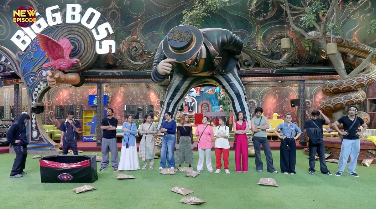 digital_newshub's tweet photo. How conveniently Bigg Boss came in between and influenced Arishfa’s decision. She had already announced her decision, so why interfere afterward and try to influence her? 👀

It’s pretty evident that Bigg Boss doesn’t want Rhiti and Love to become captain, and moreover, doesn’t want Love's group to become captain.

#BiggBoss20 #ScoutOP #LoveGill #YungDSA #BB20