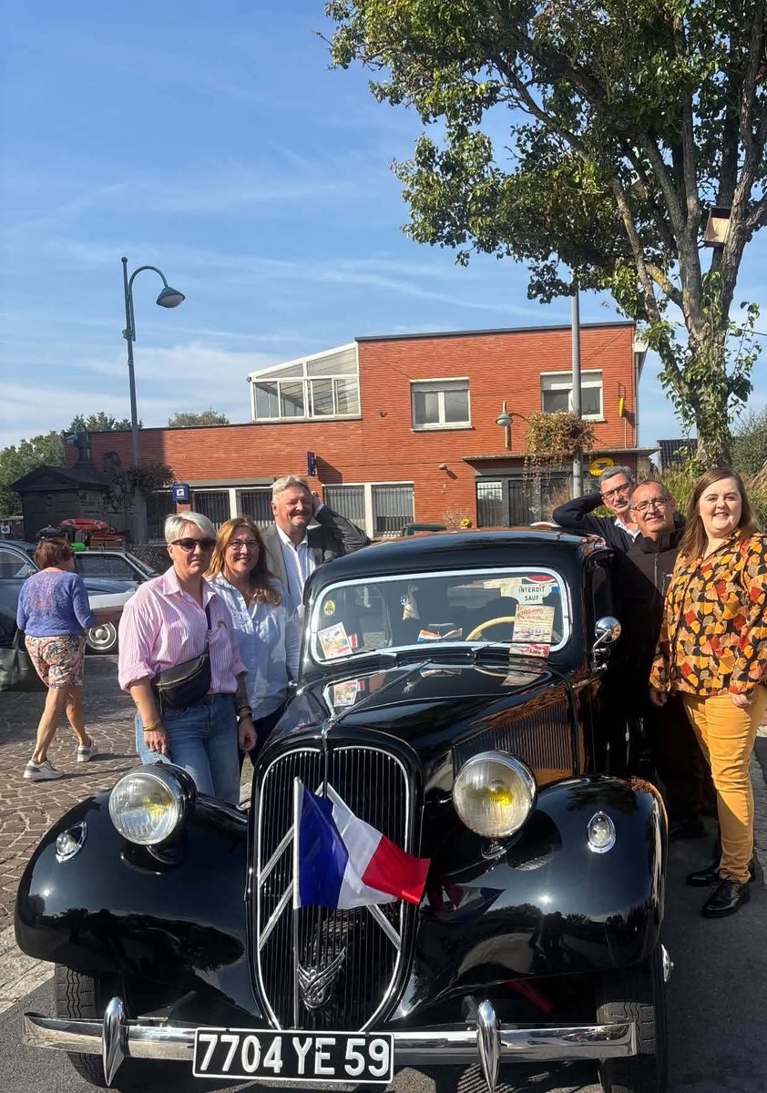 NouletteJessica's tweet photo. Exposition de véhicules anciens ! 🚕 🚗 🚙 #Hornaing https://t.co/Adj6EdVEAC