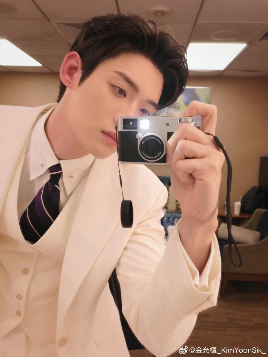 Gabbyglco's tweet photo. 동화책에서 걸어나온 백마 탄 왕자님
A prince charming straight out of a fairy‑tale book.
 
WE STAND WITH KIM YOON SIK
 
#KIMYOONSIKSHINES
#KIMYOONSIK https://t.co/Ml3R5Gr9UV