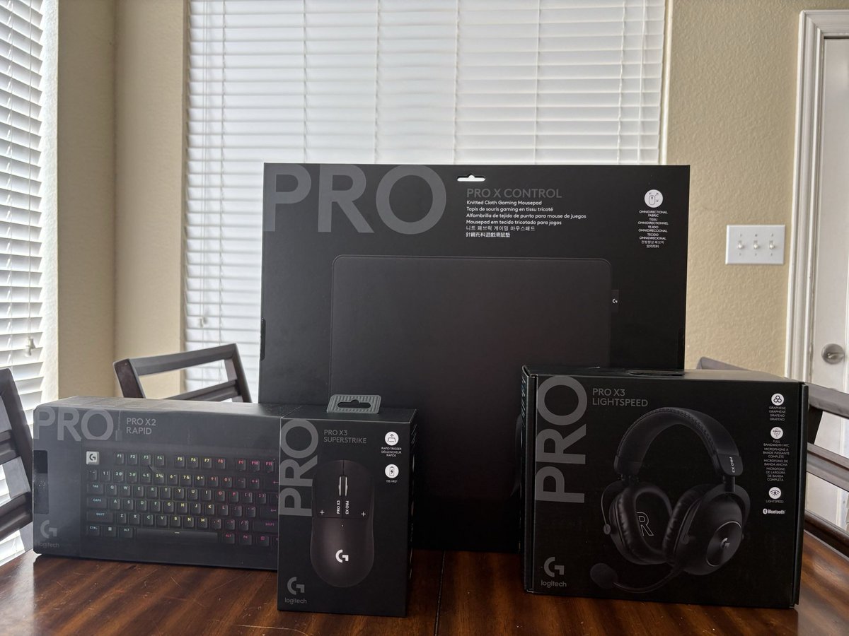 aminished's tweet photo. Big thanks to @LogitechG  &amp; @alybisace for sending me their 'Newest' X3 Series Products! 💙 https://t.co/gcw5YhZcRc