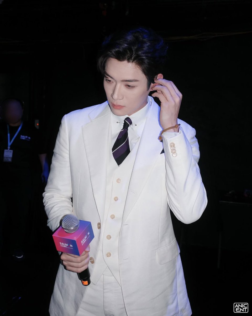 Gabbyglco's tweet photo. 동화책에서 걸어나온 백마 탄 왕자님
A prince charming straight out of a fairy‑tale book.
 
WE STAND WITH KIM YOON SIK
 
#KIMYOONSIKSHINES
#KIMYOONSIK https://t.co/Ml3R5Gr9UV