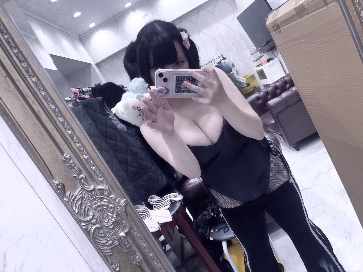 Michou6144's tweet photo. おはよう🌷
起きなきゃって思いながら、もう少しだけ甘えたい朝♡
ぽっちゃりな私だけど、仲良くしてくれる人いるかな？☺️
#ぽっちゃり女子 #ぽっちゃり好きと繋がりたい #恋活 #癒し系 #恋人探し #仲良くしてください #フォロー歓迎 https://t.co/Nzw0WhZCJD