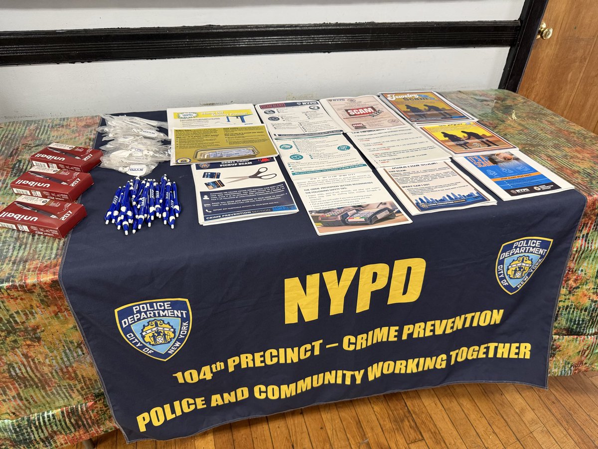 NYPD104Pct's tweet photo. In recognition of National Deaf Awareness Month, our 104th Precinct Crime Prevention Officer &amp; members from the Community Affairs Bureau conducted outreach to make members of the deaf community aware of recent crime trends. https://t.co/cZBVjsLsFZ